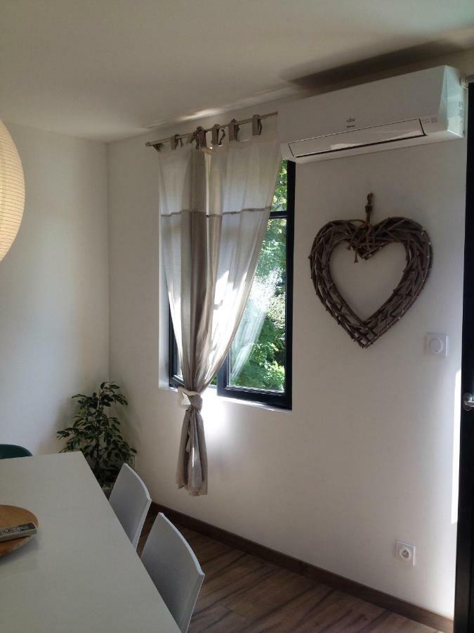 Au Vieux Lavoir Avec Parking Prive, Jardin , Climatisation, A 500 M De La Cite การ์กาซอน ภายนอก รูปภาพ