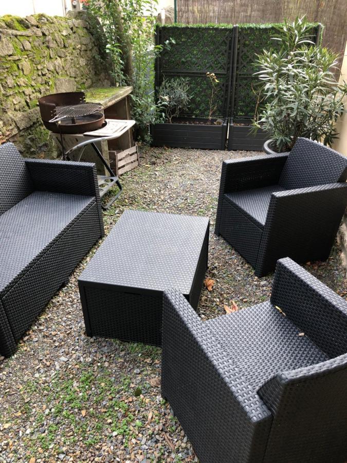 Au Vieux Lavoir Avec Parking Prive, Jardin , Climatisation, A 500 M De La Cite การ์กาซอน ภายนอก รูปภาพ