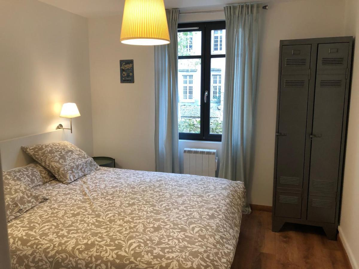 Au Vieux Lavoir Avec Parking Prive, Jardin , Climatisation, A 500 M De La Cite การ์กาซอน ภายนอก รูปภาพ